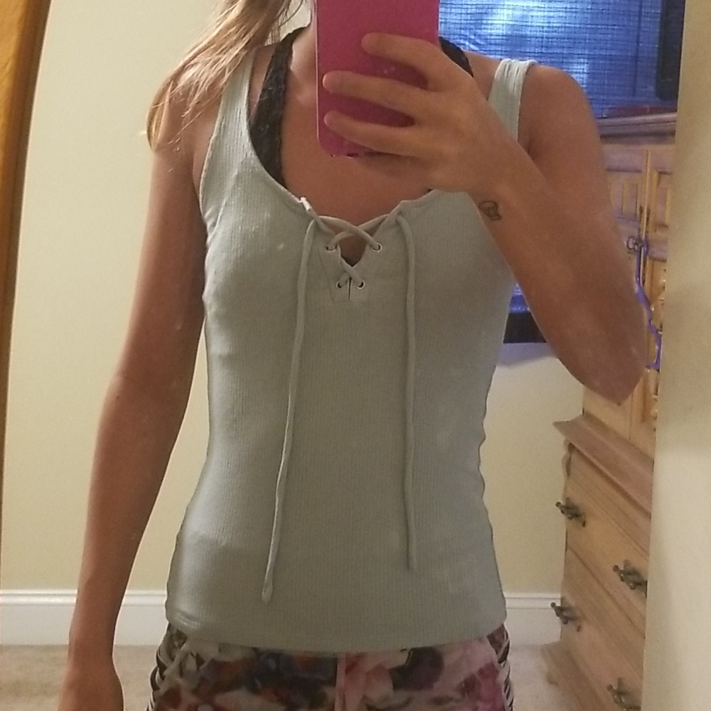 Tanktop - Picture 3 of 3